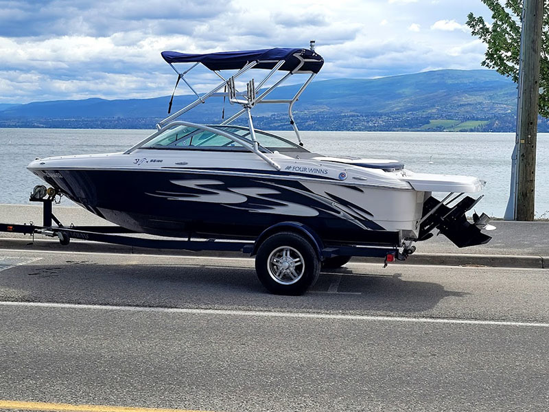 Boat for sale in Kelowna Four Winns H180
